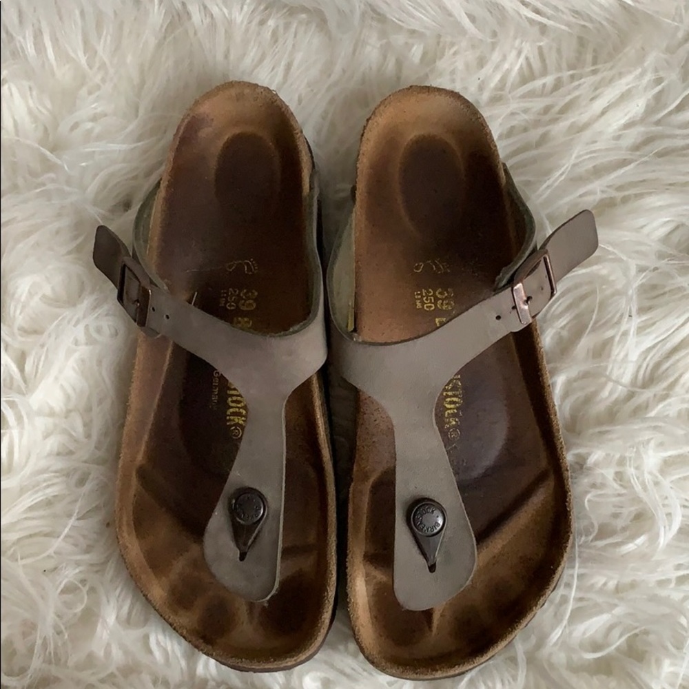 Women’s Birkenstock Sandals sz 39 Gizeh in Stone